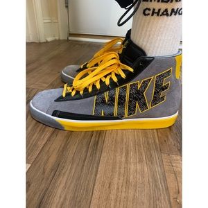 Nike blazers .. vintage! black and yellow and gray 🔥